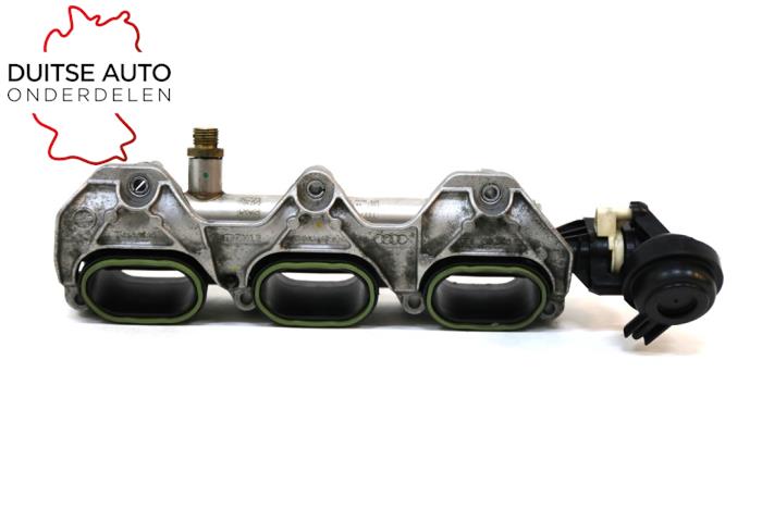 Inlaatspruitstuk van een Audi Q7 (4MB/4MG) 3.0 TFSI V6 24V 2017