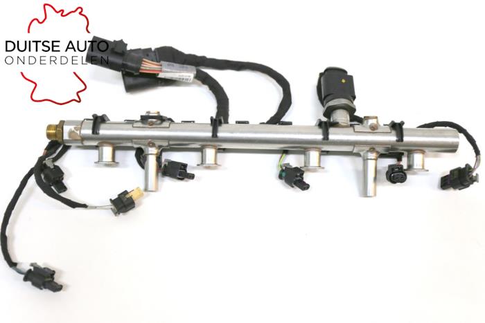 Brandstofverdeler van een Audi SQ2 (GAB/GAG) 2.0 TFSI 16V 2018