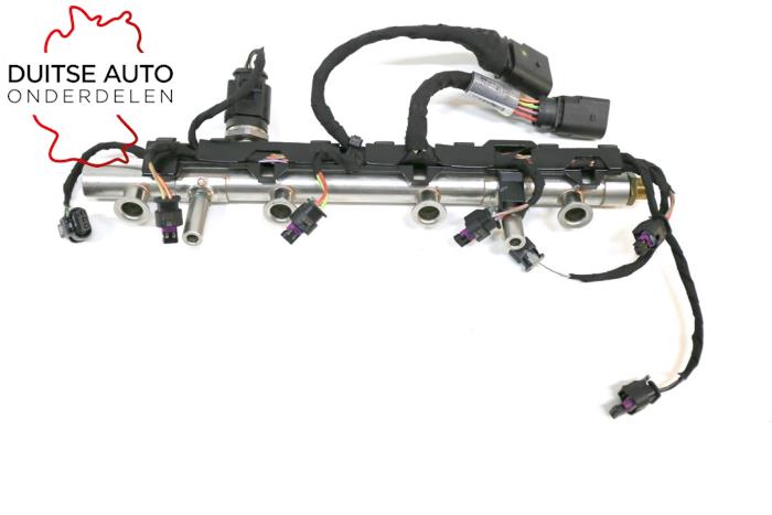 Brandstofverdeler van een Audi SQ2 (GAB/GAG) 2.0 TFSI 16V 2018