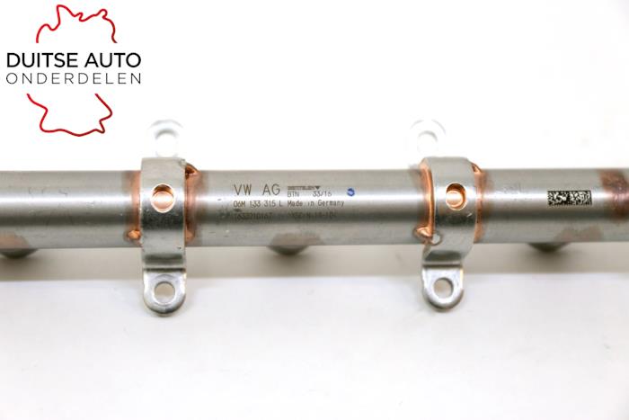 Brandstofverdeler van een Audi RS 5 (F53/F5P) 2.9 V6 TFSI 24V 2017