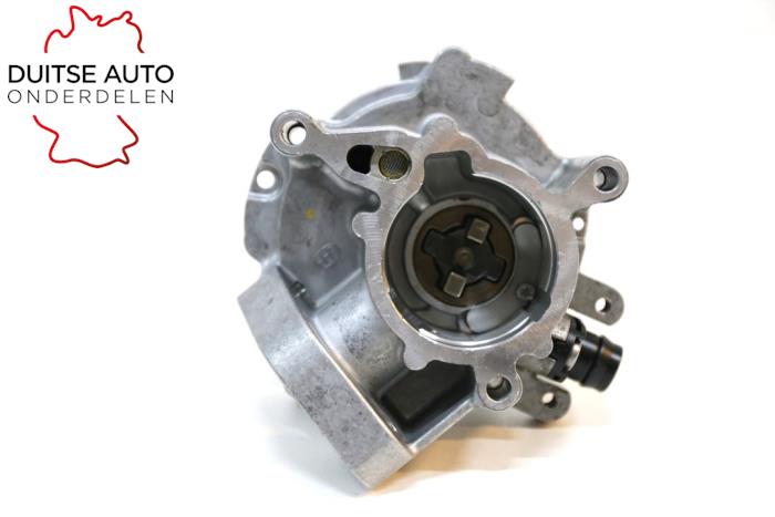 Vacuumpomp (Benzine) van een Audi S3 Limousine (8VM/8VS) 2.0 TFSI 16V 2017