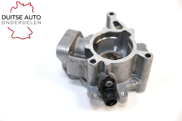 Vacuumpomp (Benzine) van een Audi S3 Limousine (8VM/8VS) 2.0 TFSI 16V 2017