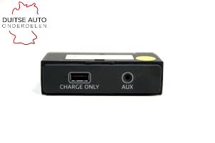 Gebruikte AUX/USB aansluiting Audi A5 (F53/F5P) 2.0 40 TDI 16V Quattro Prijs € 99,99 Inclusief btw aangeboden door Duitse Auto Onderdelen