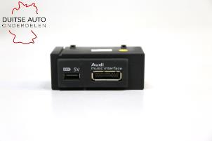 Gebruikte AUX/USB aansluiting Audi A3 (8V1/8VK) 1.6 TDI Ultra 16V Prijs € 99,99 Inclusief btw aangeboden door Duitse Auto Onderdelen