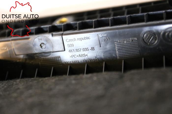 Dashboardkastje van een Audi A6 (C8) 2.0 16V 45 TFSI Mild hybrid Quattro 2020