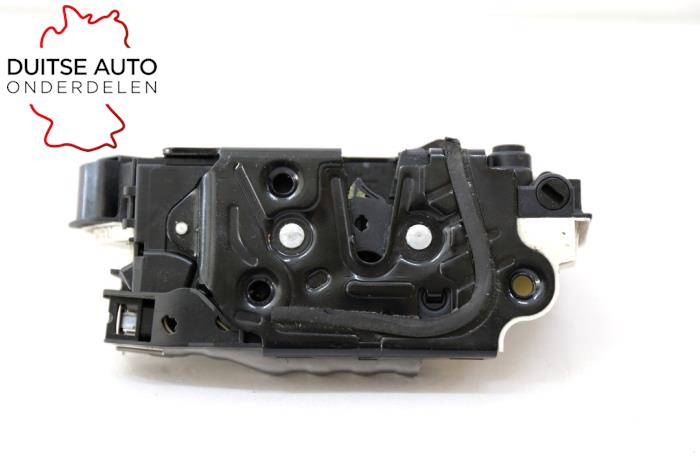 Deurslot Mechaniek 4Deurs rechts-achter van een Volkswagen Golf 2016