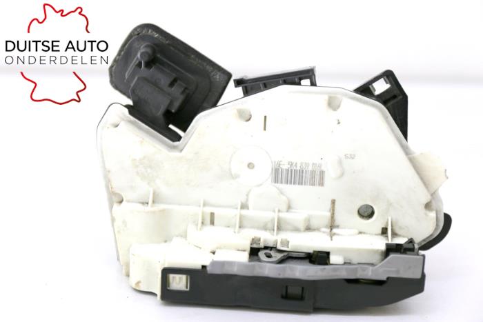 Deurslot Mechaniek 4Deurs rechts-achter van een Volkswagen Golf 2016