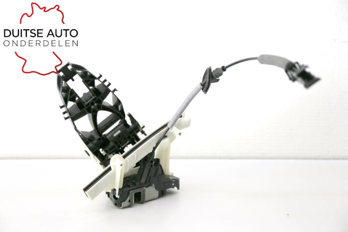 Deurslot Mechaniek 4Deurs rechts-achter van een Ford Puma 1.0 Ti-VCT EcoBoost Hybrid 12V 2020