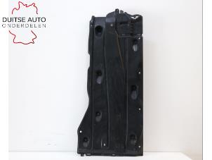 Gebruikte Beschermplaat bodem Volkswagen Golf VII (AUA) 1.2 TSI 16V Prijs € 48,40 Inclusief btw aangeboden door Duitse Auto Onderdelen