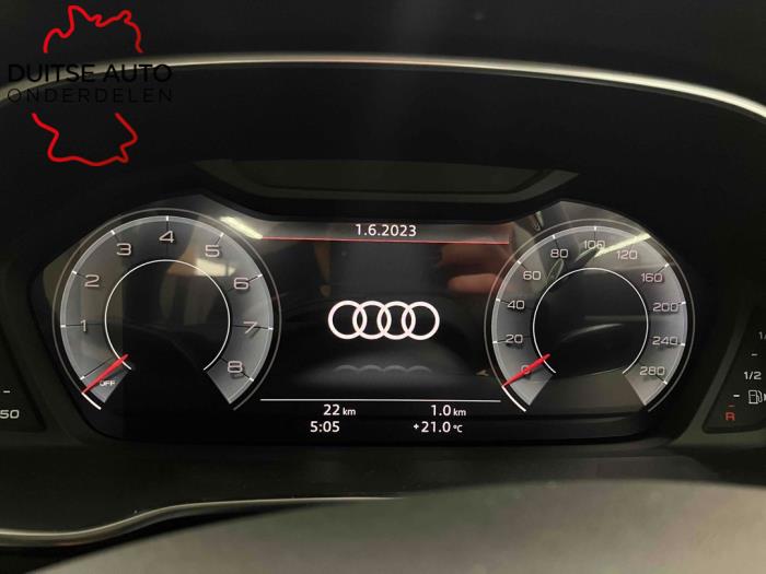 Fusee links-achter van een Audi Q3 (F3B) 1.5 35 TFSI 16V 2022