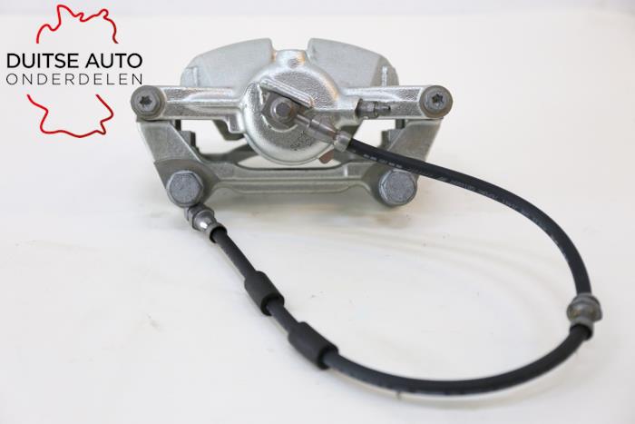 Remklauw (Tang) rechts-voor van een Audi Q2 (GAB/GAG) 1.0 30 TFSI 12V 2020