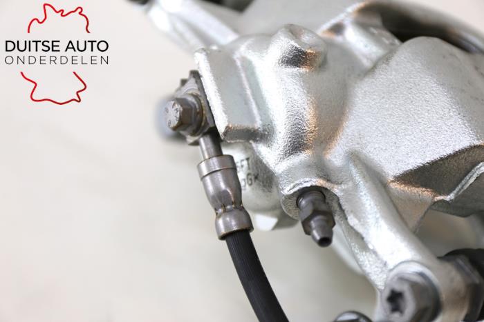 Remklauw (Tang) rechts-voor van een Audi Q2 (GAB/GAG) 1.0 30 TFSI 12V 2020