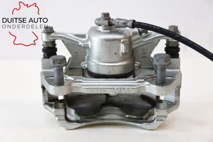 Remklauw (Tang) rechts-voor van een Audi Q2 (GAB/GAG) 1.0 30 TFSI 12V 2020