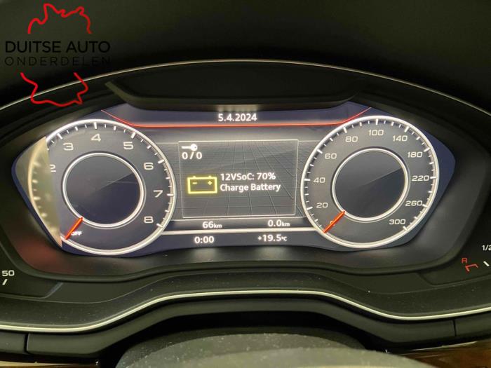 Instrumentenpaneel van een Audi A4 Quattro (B9) 2.0 TFSI 16V 2016