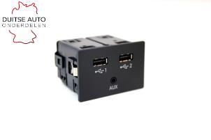 Gebruikte AUX/USB aansluiting Audi A6 (C7) 3.0 V6 24V TFSI Quattro Prijs € 151,25 Inclusief btw aangeboden door Duitse Auto Onderdelen