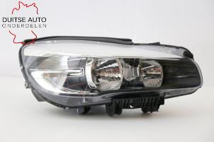 Gebruikte Koplamp rechts BMW 2 serie Gran Tourer (F46) 220i 2.0 TwinPower Turbo 16V Prijs op aanvraag aangeboden door Duitse Auto Onderdelen