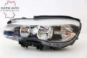 Gebruikte Koplamp links BMW 2 serie Gran Tourer (F46) 220i 2.0 TwinPower Turbo 16V Prijs op aanvraag aangeboden door Duitse Auto Onderdelen