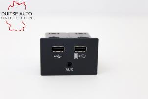 Gebruikte AUX/USB aansluiting Audi RS7 Sportback (4GA/4GF) 4.0 V8 TFSI Performance 32V Prijs € 151,25 Inclusief btw aangeboden door Duitse Auto Onderdelen