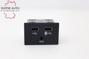 Gebruikte AUX/USB aansluiting Audi A6 (C7) 3.0 V6 24V TFSI Quattro Prijs € 151,25 Inclusief btw aangeboden door Duitse Auto Onderdelen