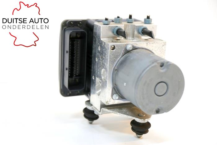 ABS Pomp van een Audi A8 (D4) 3.0 TDI V6 24V Quattro 2017