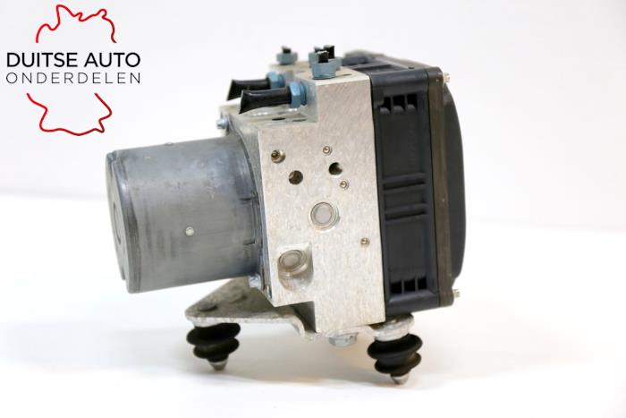 ABS Pomp van een Audi A8 (D4) 3.0 TDI V6 24V Quattro 2017