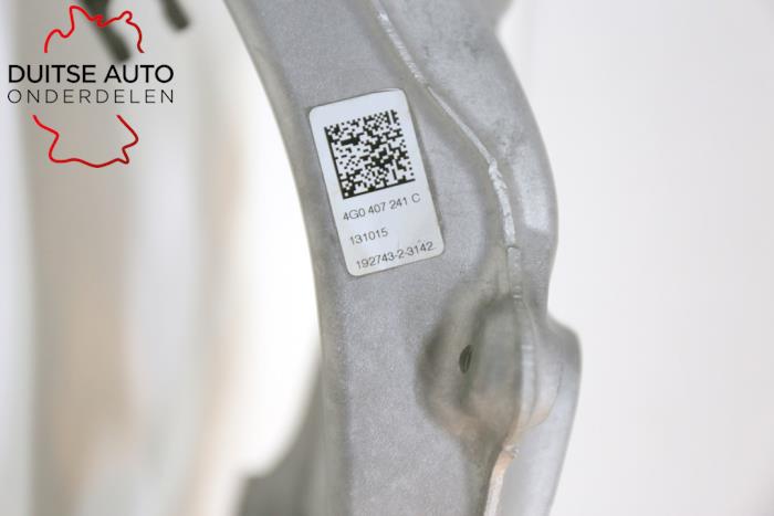 Fusee links-voor van een Audi A6 (C7) 3.0 TDI V6 24V Quattro 2016