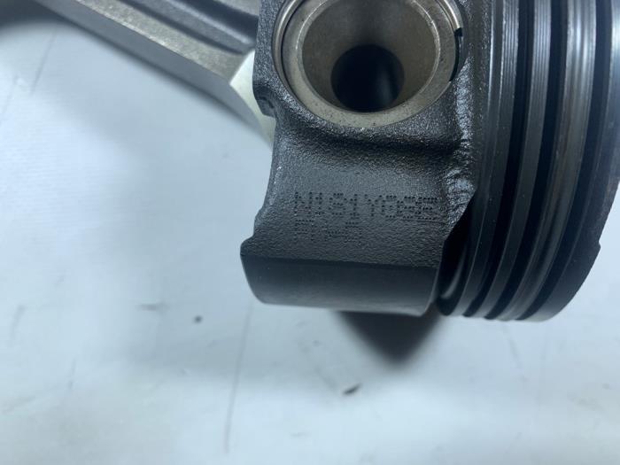 Zuiger van een Ford Transit 2.0 TDCi 16V Eco Blue 130 2020