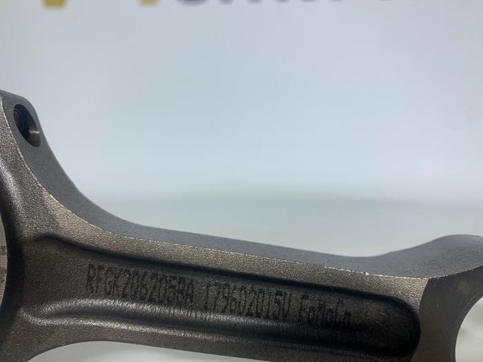 Drijfstang van een Ford Transit 2.0 TDCi 16V Eco Blue 130 2020