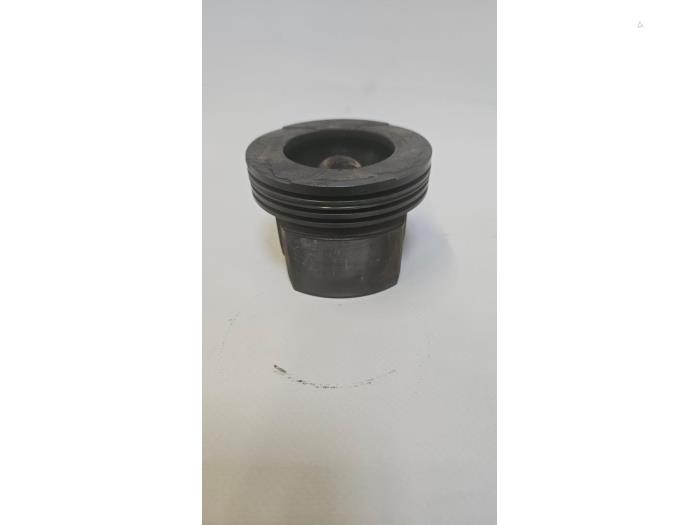 Zuiger van een Ford Transit 2.0 TDCi 16V Eco Blue 130 2020