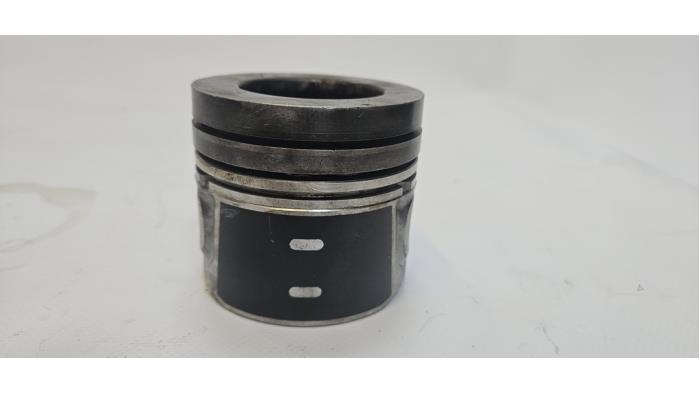 Gebruikte Zuiger Ford Fiesta 7 1.5 TDCi 85 Prijs € 42,35 Inclusief btw aangeboden door WH Carparts