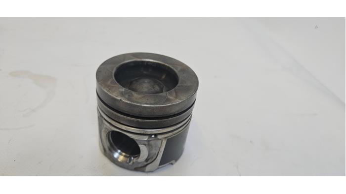 Zuiger van een Ford Fiesta 7 1.5 TDCi 85 2020