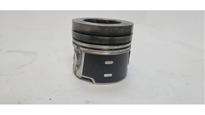 Zuiger van een Ford Fiesta 7 1.5 TDCi 85 2020