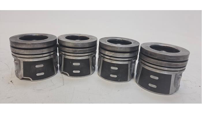Gebruikte Zuiger Ford Fiesta 7 1.5 TDCi 85 Prijs € 42,35 Inclusief btw aangeboden door WH Carparts