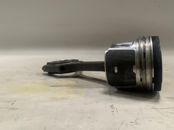 Zuiger van een Ford Ranger 2.0 EcoBlue 16V 4x4 2020