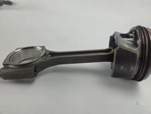 Gebruikte Zuiger Ford Fiesta 7 1.1 Ti-VCT 12V 75 Prijs € 90,75 Inclusief btw aangeboden door WH Carparts