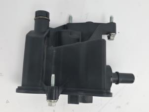 Gebruikte Carterventilatie Ford Fiesta 7 1.0 EcoBoost 12V Prijs € 21,18 Inclusief btw aangeboden door WH Carparts