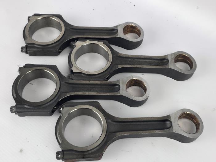 Drijfstang van een Ford Transit 2.0 TDCi 16V Eco Blue 130 2020