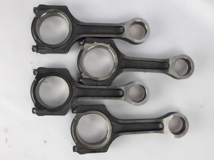 Drijfstang van een Ford Transit 2.0 TDCi 16V Eco Blue 130 2020