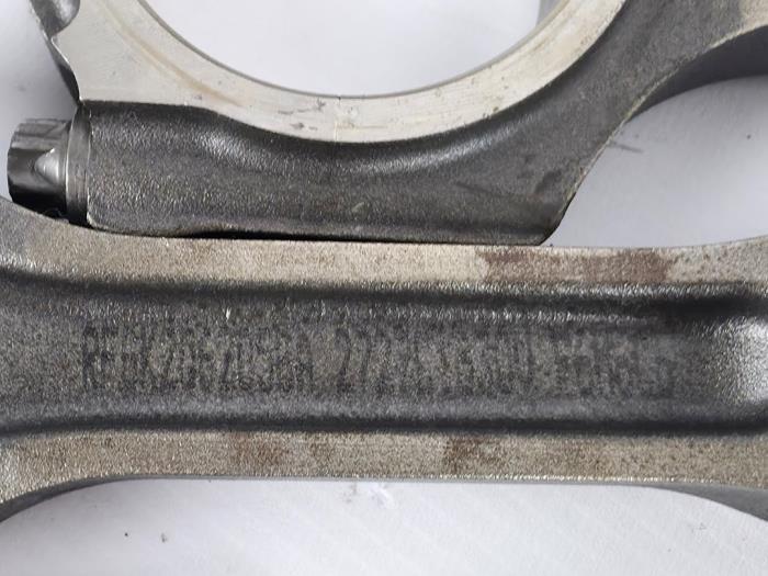 Drijfstang van een Ford Transit 2.0 TDCi 16V Eco Blue 130 2020