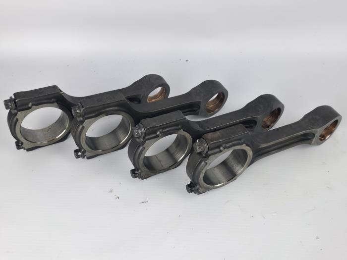 Drijfstang van een Ford Transit 2.0 TDCi 16V Eco Blue 130 2020