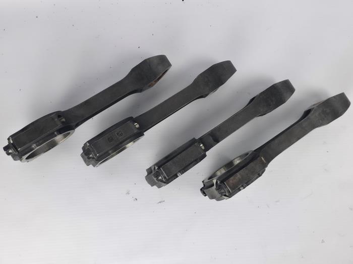 Drijfstang van een Ford Transit 2.0 TDCi 16V Eco Blue 130 2020