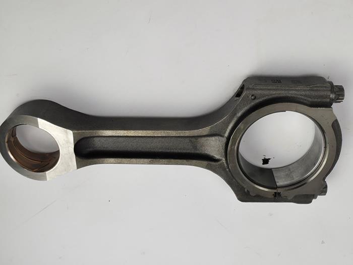 Drijfstang van een Ford Transit 2.0 TDCi 16V Eco Blue 130 2020