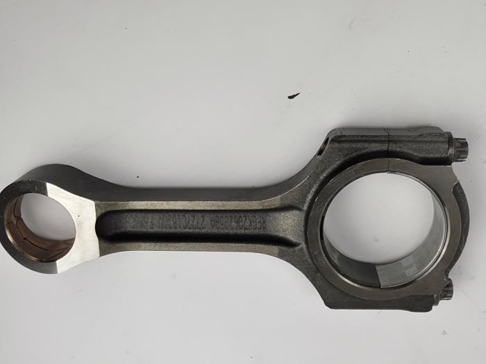 Drijfstang van een Ford Transit 2.0 TDCi 16V Eco Blue 130 2020