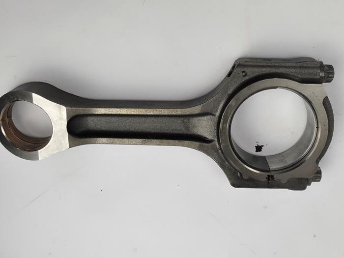 Drijfstang van een Ford Transit 2.0 TDCi 16V Eco Blue 130 2020