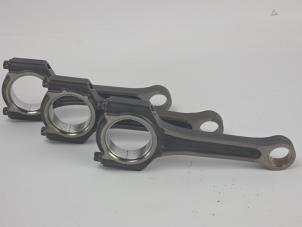 Gebruikte Drijfstang Ford Grand C-Max (DXA) 1.0 Ti-VCT EcoBoost 12V 125 Prijs € 121,00 Inclusief btw aangeboden door WH Carparts