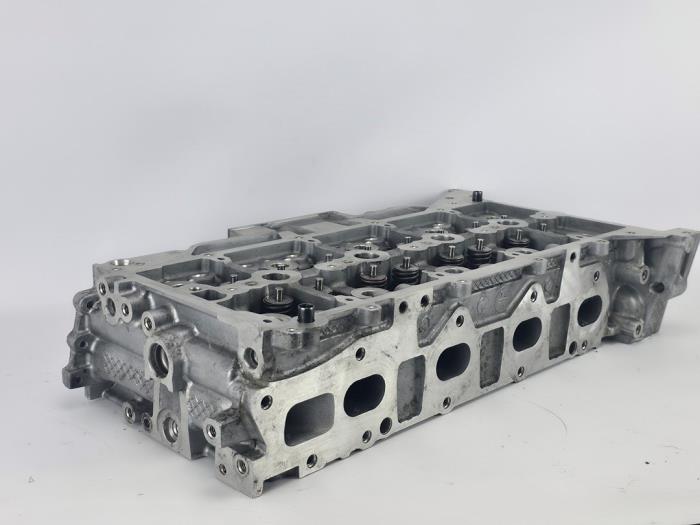 Cilinderkop van een Ford Transit 2.0 TDCi 16V Eco Blue 130 2021