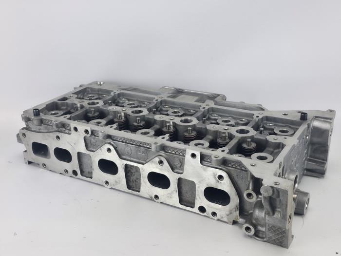 Cilinderkop van een Ford Transit 2.0 TDCi 16V Eco Blue 130 2021