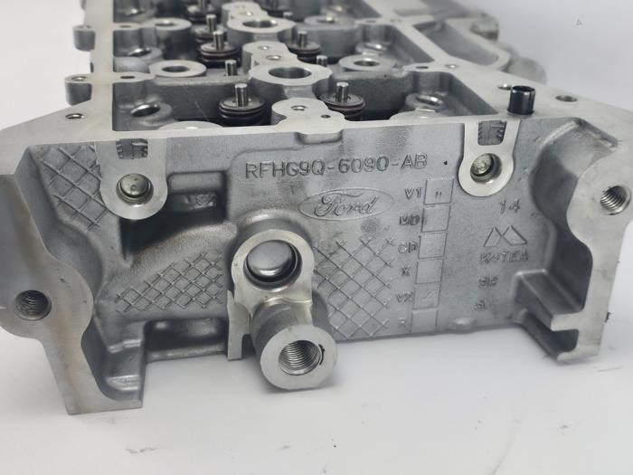 Cilinderkop van een Ford Transit 2.0 TDCi 16V Eco Blue 130 2021