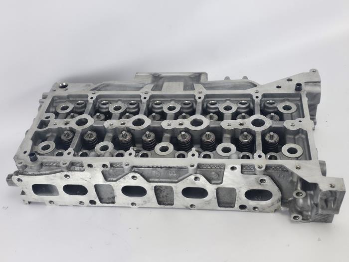 Cilinderkop van een Ford Transit 2.0 TDCi 16V Eco Blue 130 2021