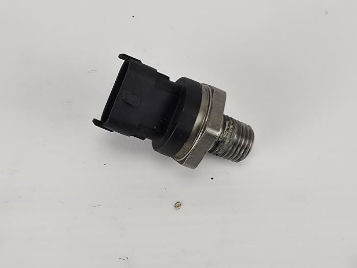 Oliedruk sensor van een Ford Transit 2.0 TDCi 16V Eco Blue 130 2020